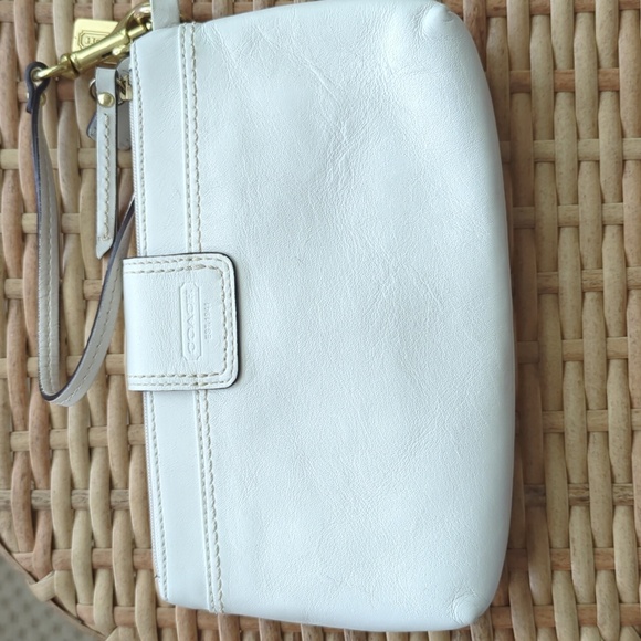 Coach Legacy Turnlock Large Leather Clutch Wristlet - Picture 13 of 15